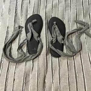 Womens SANUK Yoga Mat Sandals Size 9 with wrap around ankle ties
